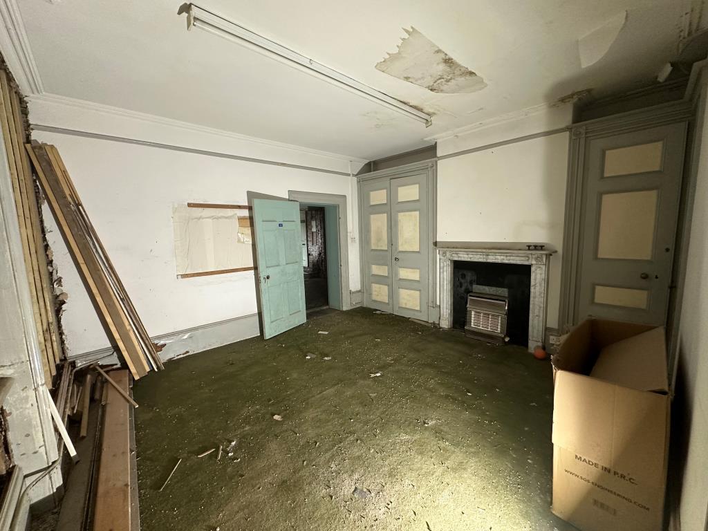 Lot: 89 - PERIOD PROPERTY WITH PLANNING FOR SEVEN FLATS - Ground floor room with fireplace